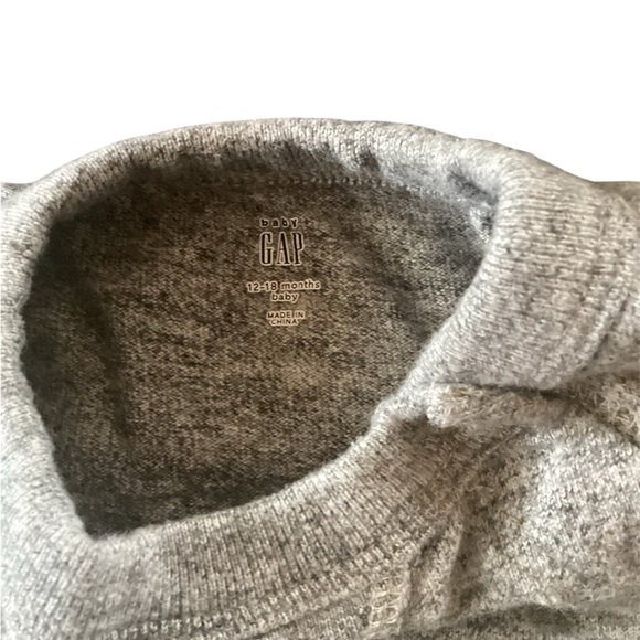 BUNDLE (2) GAP Blue and Gray baby romper set - Picture 7 of 8